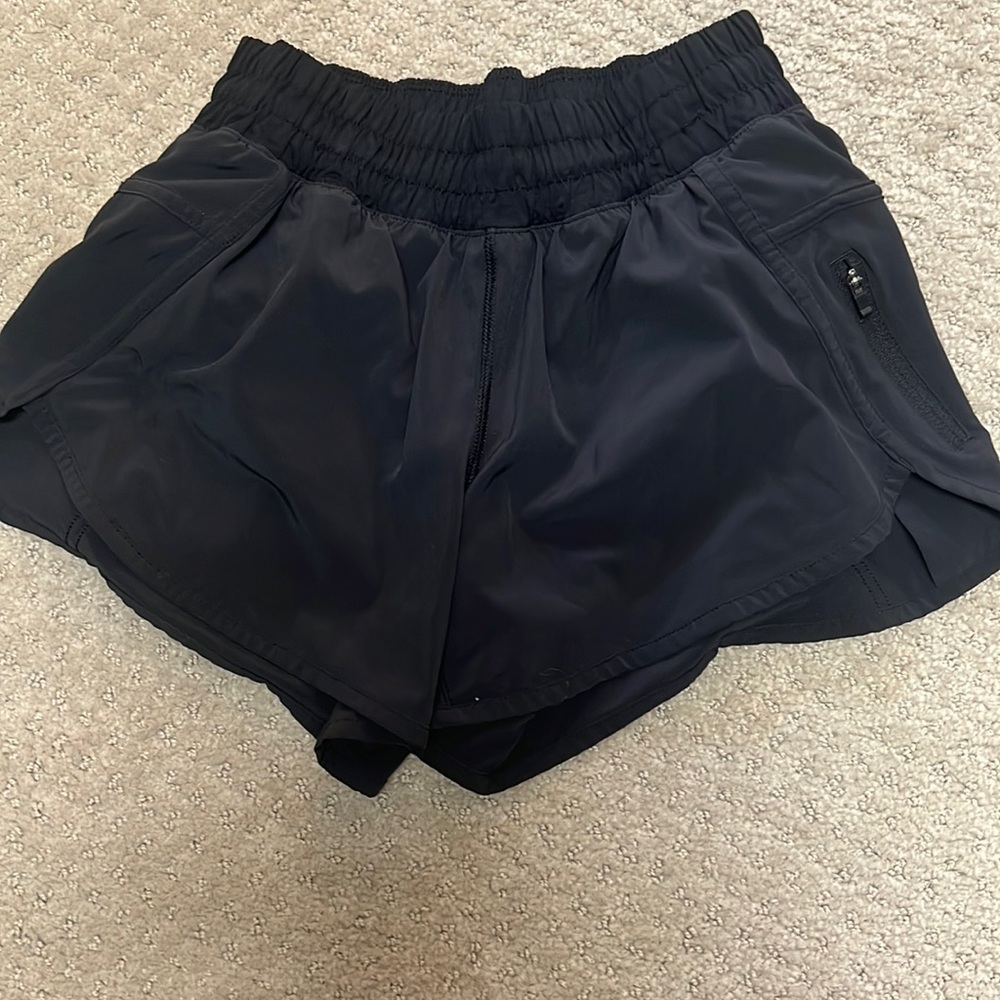 Lululemon 3.5” shorts size 6